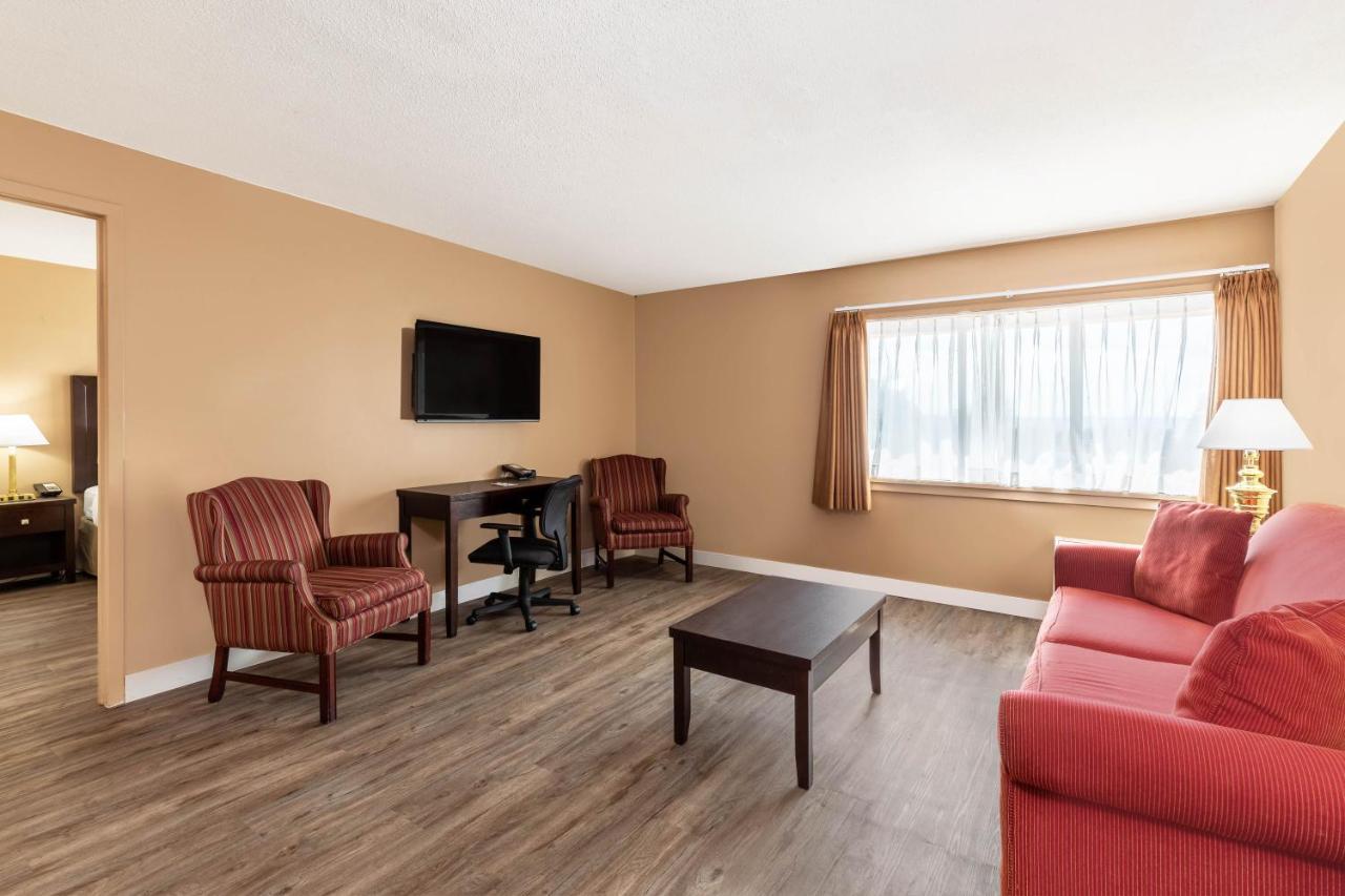 Hotel Ramada By Wyndham Coquitlam